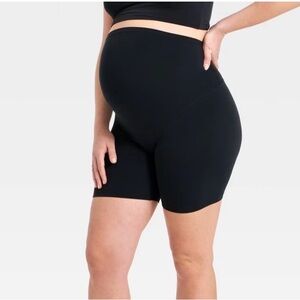 NWT Everyday soft Black Maternity Biker Shorts brand new. Size M